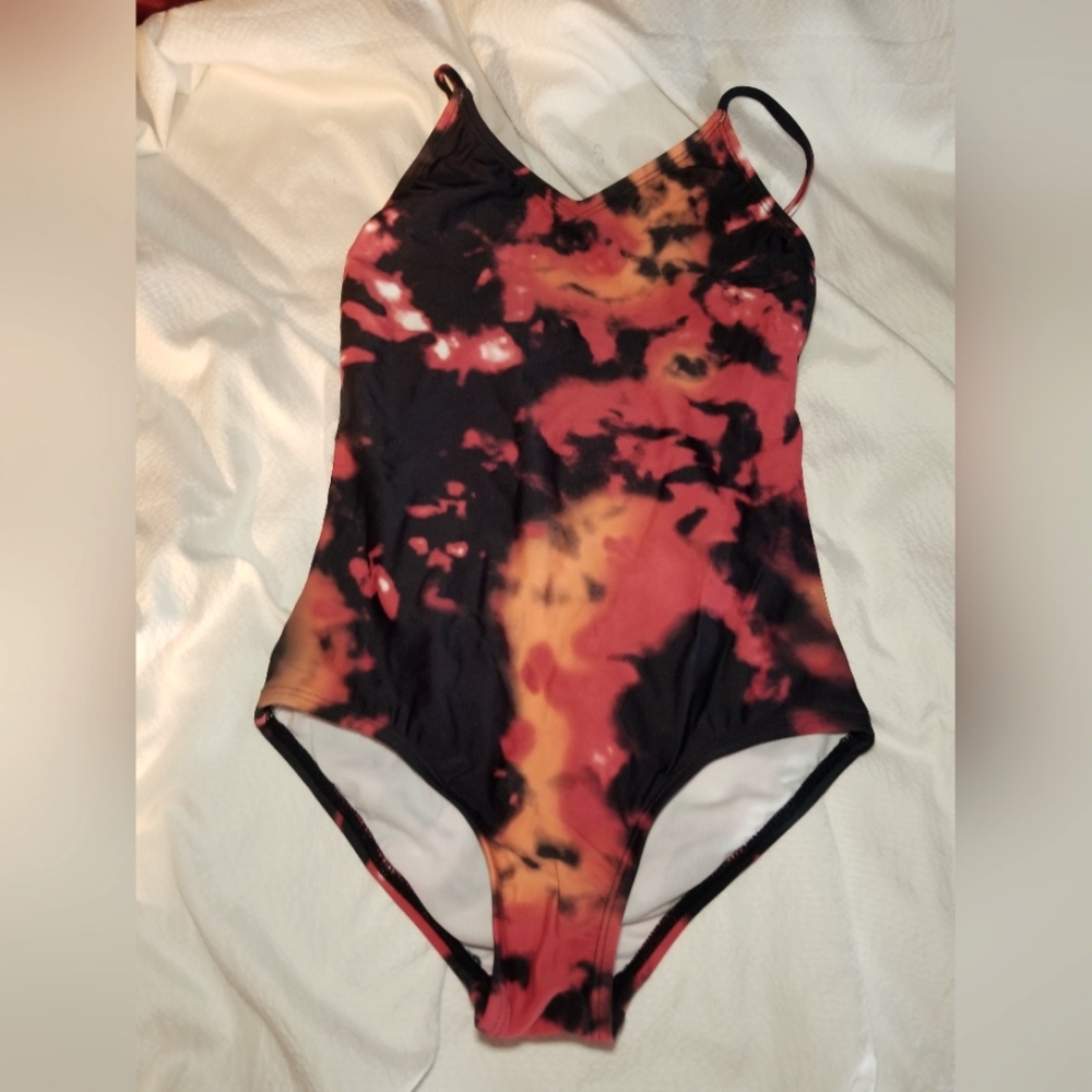 NWOT KANU SURF ONE PIECE GIRLS 8 TO 10